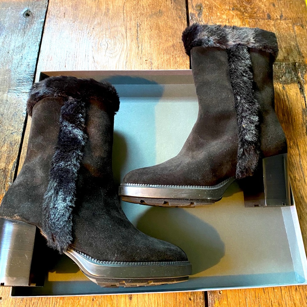 New Aquatalia Ilianna suede boots w/faux fur trim